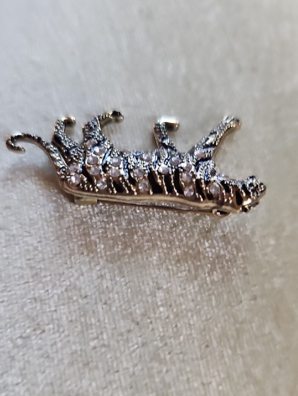 Gold Tone Tiger Brooch with Clear Rhinestones - Picture 5 of 7